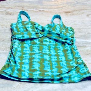 Lands End women’s Size 4 Swimsuit Top.